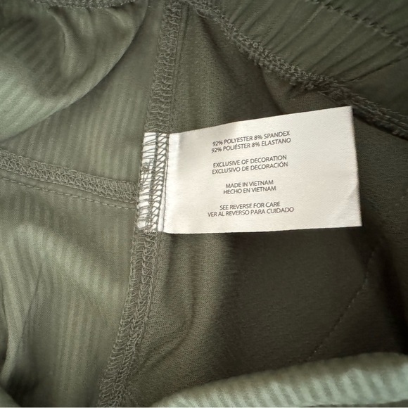 Eddie Bauer Track Stripe woven joggers. MSRP $70 - Picture 14 of 15